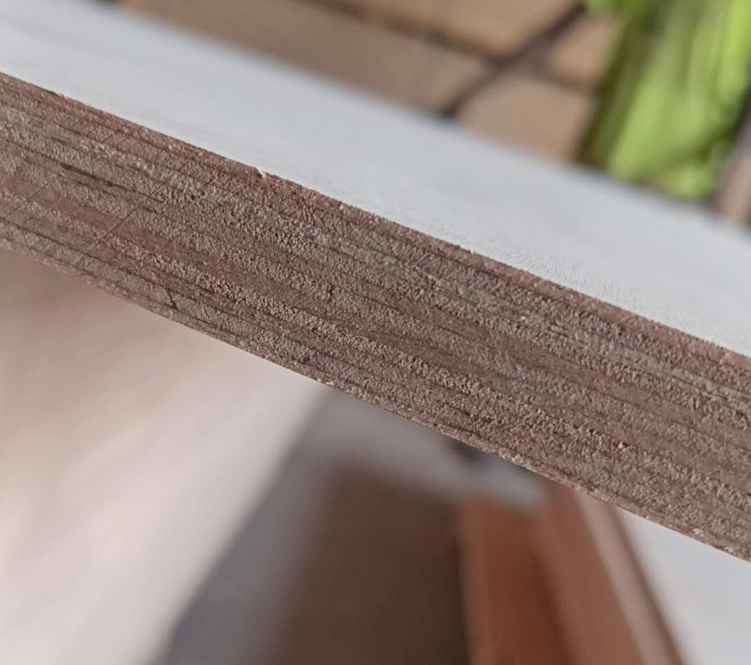 Plywood edge and timber layers